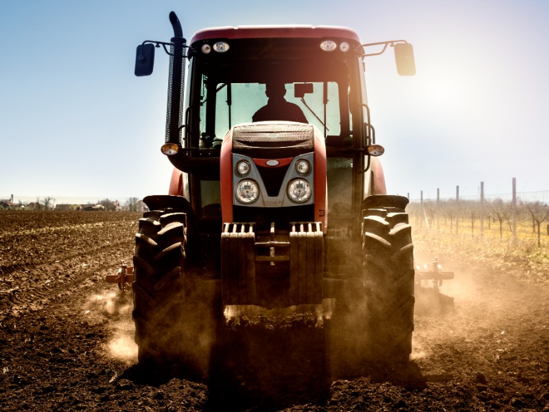 Brez zastojev pri košnji in spravilu: Zanesljive rešitve na zalogi.